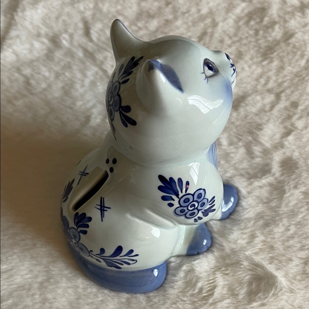 Delft Blue and White Ceramic Cat Bank - Picture 4 of 4